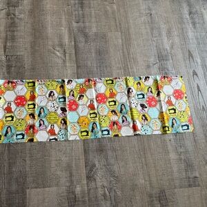 Fabric scrap :  Vintage look colourful simplicity fashion